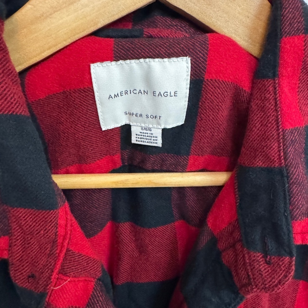 American Eagle Outfitters Red and Black Checkered Shirt size L. Cabincore - Picture 2 of 5